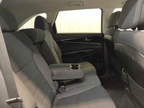 Used 2016 Kia Sorento FWD image 19