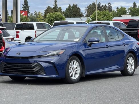 Used 2025 Toyota Camry LE FWD image 19