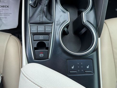 Used 2018 Toyota Camry XLE FWD image 22