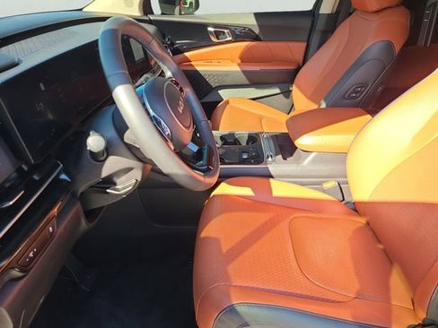 Used 2025 Kia Carnival SX Prestige image 20