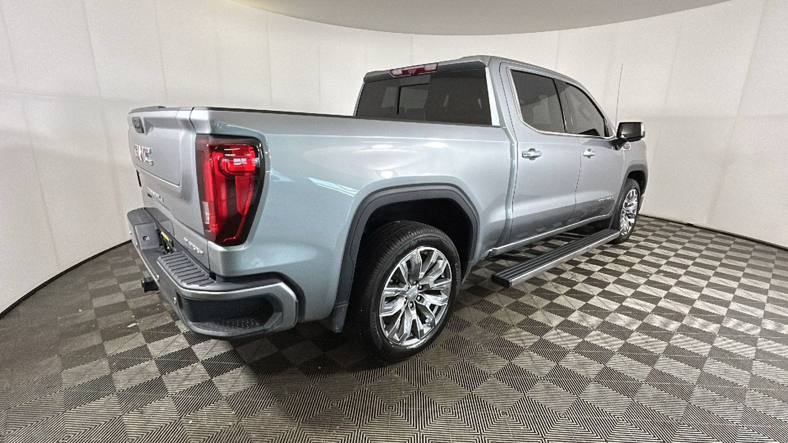 Used 2023 GMC Sierra 1500 Denali w/ Denali Reserve Package AWD/4WD image 3