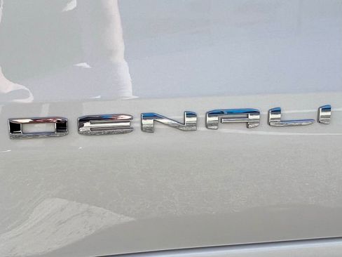 Used 2023 GMC Sierra 1500 Denali w/ Technology Package image 19