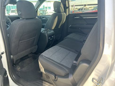 Used 2025 GMC Acadia Elevation image 8