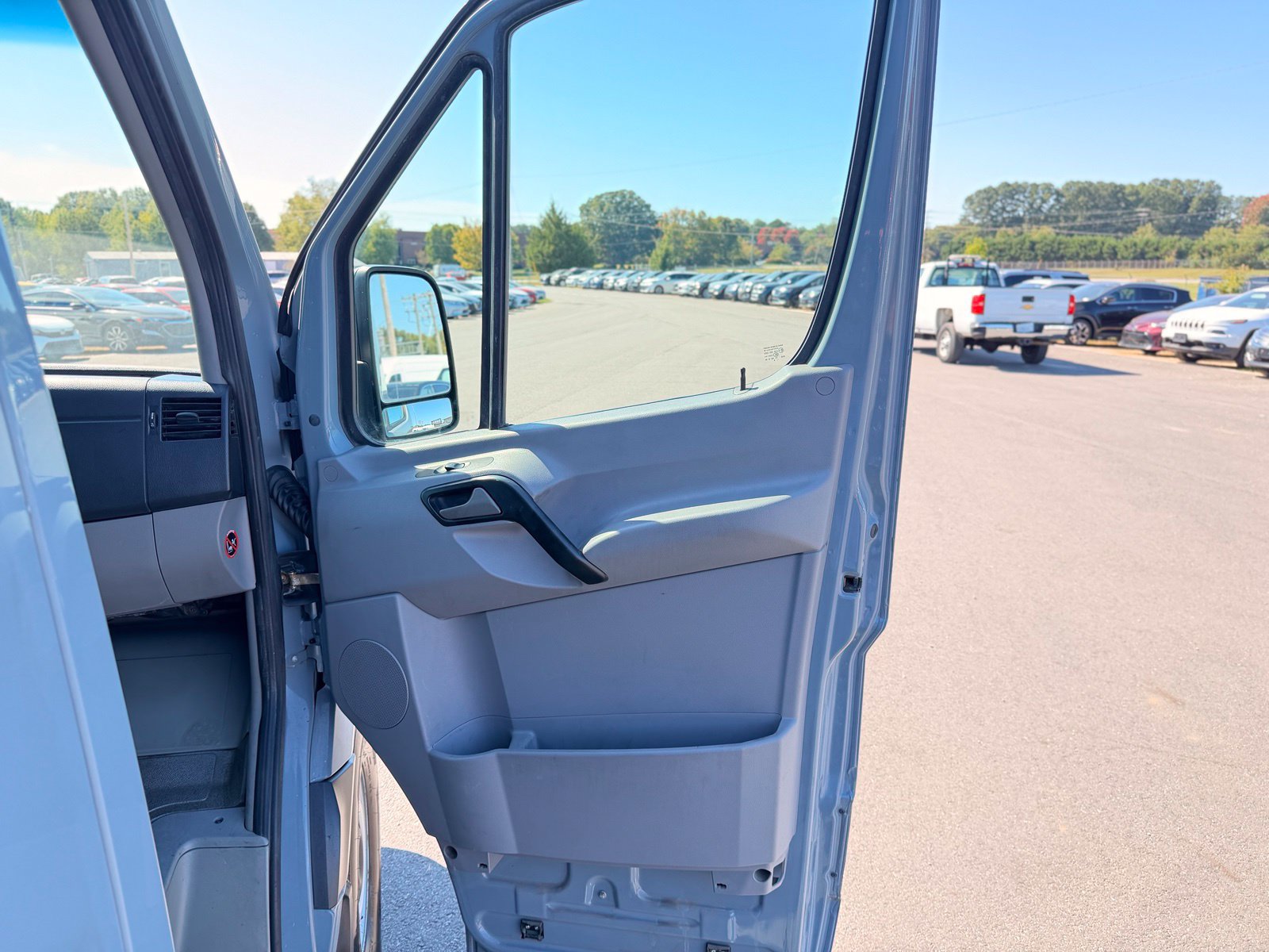 Used 2016 Mercedes-Benz Sprinter 2500 image 21