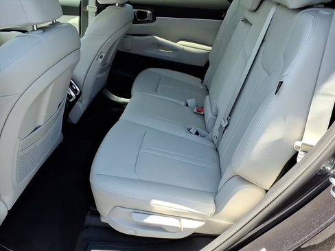 Used 2025 Kia Sorento S w/ Panoramic Sunroof Package FWD image 12