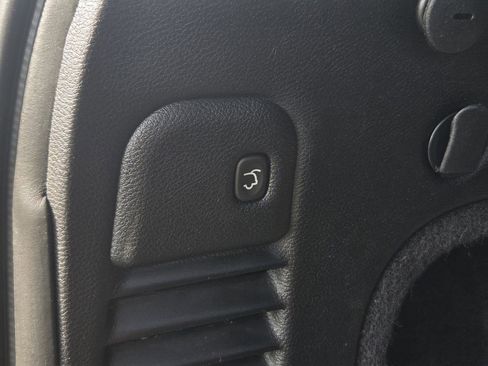 Used 2018 Jeep Grand Cherokee Altitude RWD image 41