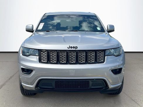 Used 2018 Jeep Grand Cherokee Altitude RWD image 2