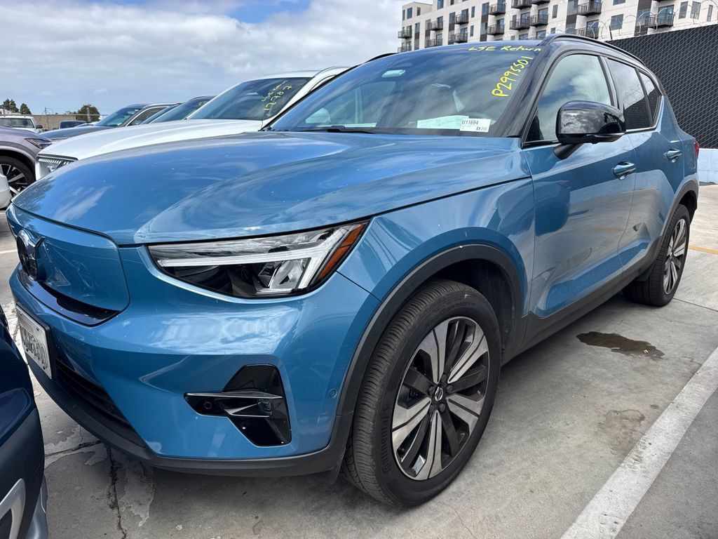 Used 2023 Volvo XC40 Recharge Plus w/ Protection Package Premier AWD/4WD image 2