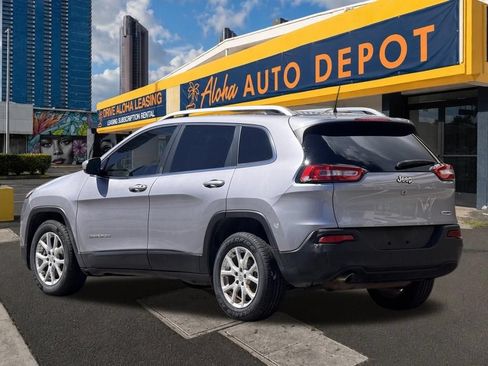 Used 2018 Jeep Cherokee Latitude Plus FWD image 3