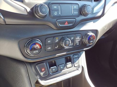 Used 2021 GMC Terrain SLT w/ Infotainment Package II image 9