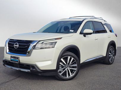 Used 2024 Nissan Pathfinder Platinum w/ Cargo Package
