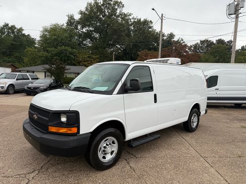 Used 2015 Chevrolet Express 2500 image 3