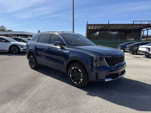 New 2026 Kia Sorento S image 2