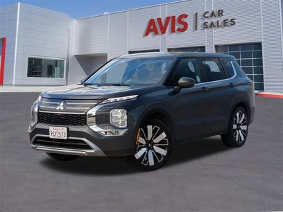 Used 2025 Mitsubishi Outlander SE