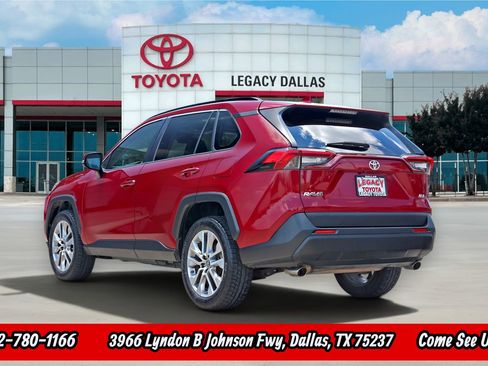 Used 2019 Toyota RAV4 XLE Premium FWD image 7