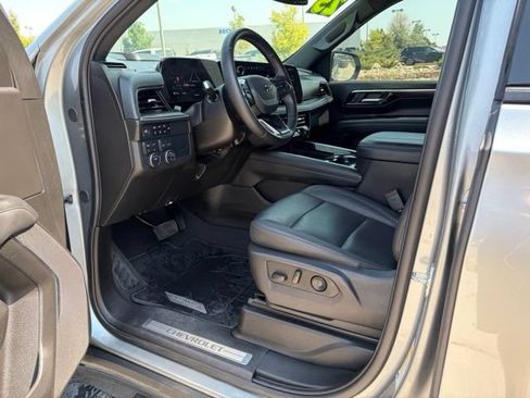 Used 2025 Chevrolet Suburban Z71 AWD/4WD image 15