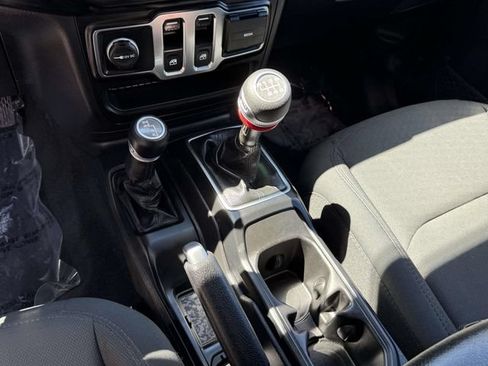 Used 2021 Jeep Wrangler Sport AWD/4WD image 17