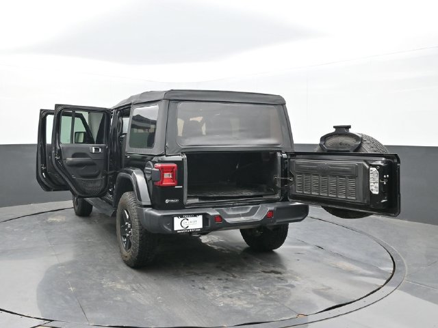 Used 2018 Jeep Wrangler Unlimited Sahara w/ Safety Group AWD/4WD image 62
