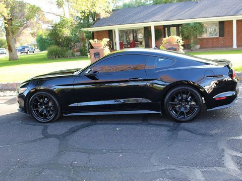 Used 2017 Ford Mustang GT Premium w/ Equipment Group 401A image 29