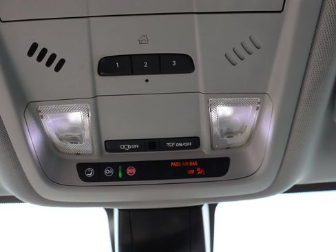 Used 2021 Chevrolet Blazer LT FWD image 19