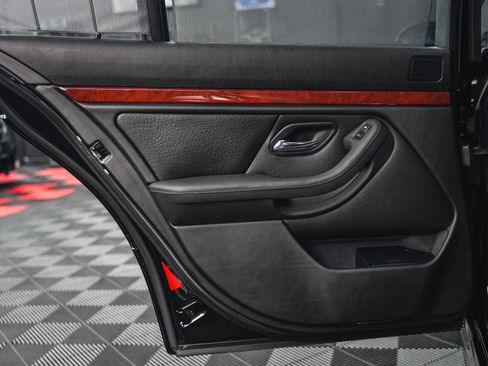 Used 2003 BMW M5 image 38