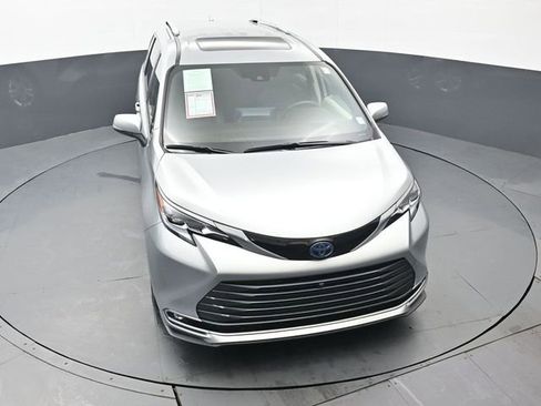 Certified 2023 Toyota Sienna Platinum image 53