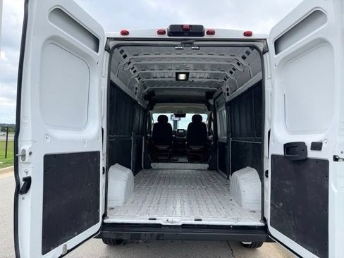 Used 2026 RAM ProMaster 2500 w/ Convenience Group FWD image 8