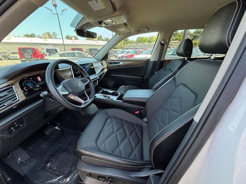 Used 2025 Volkswagen Atlas SE AWD/4WD image 29