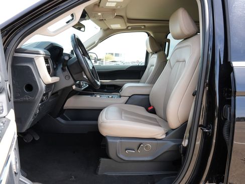 Used 2024 Ford Expedition Limited image 17