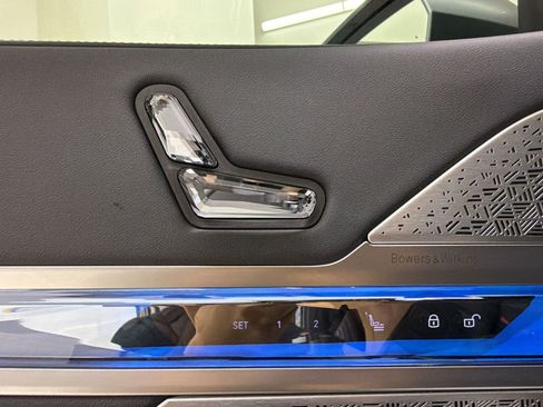 Certified 2024 BMW 760i xDrive w/ Executive Package AWD/4WD image 27