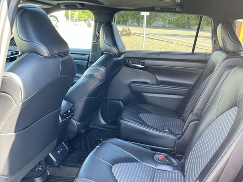 Used 2022 Toyota Highlander XSE image 13