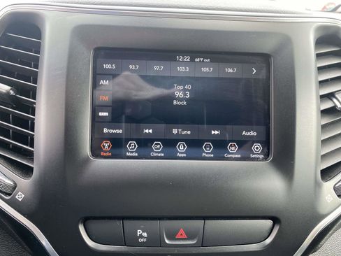 Used 2019 Jeep Cherokee Latitude Plus image 24