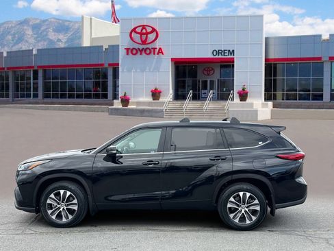 Used 2023 Toyota Highlander XLE AWD/4WD image 6