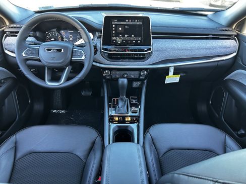 New 2026 Jeep Compass Latitude image 12