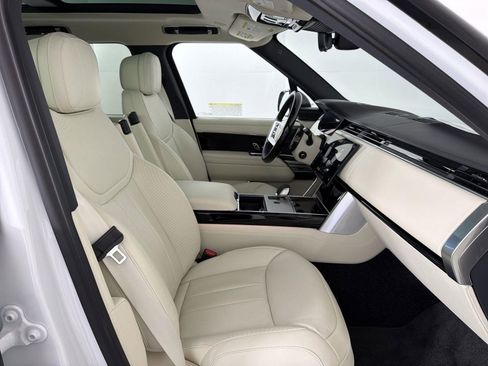 New 2025 Land Rover Range Rover SE image 32