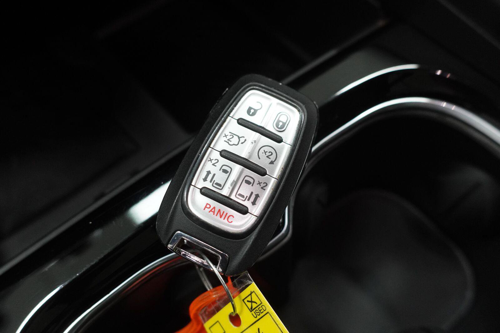 Used 2025 Chrysler Pacifica Limited FWD image 23