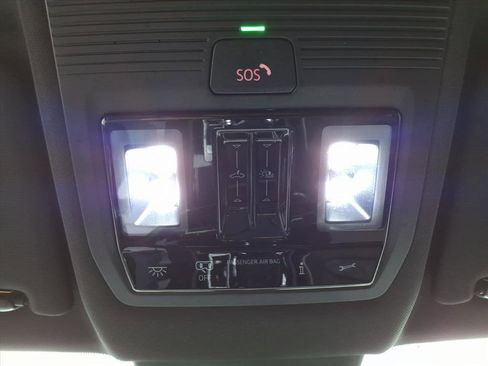 Used 2024 Volkswagen Atlas Cross Sport SEL Premium R-Line image 20