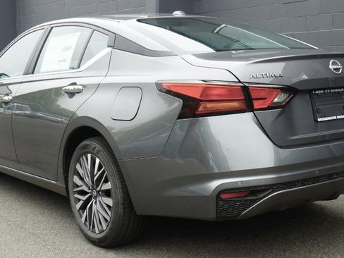 New 2025 Nissan Altima 2.5 SV image 3