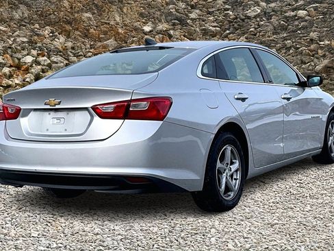 Used 2018 Chevrolet Malibu LS image 2