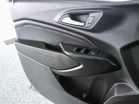 Used 2025 Chevrolet Trax RS w/ Sunroof Package FWD image 22