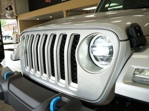 Used 2023 Jeep Wrangler Unlimited Sahara AWD/4WD image 23