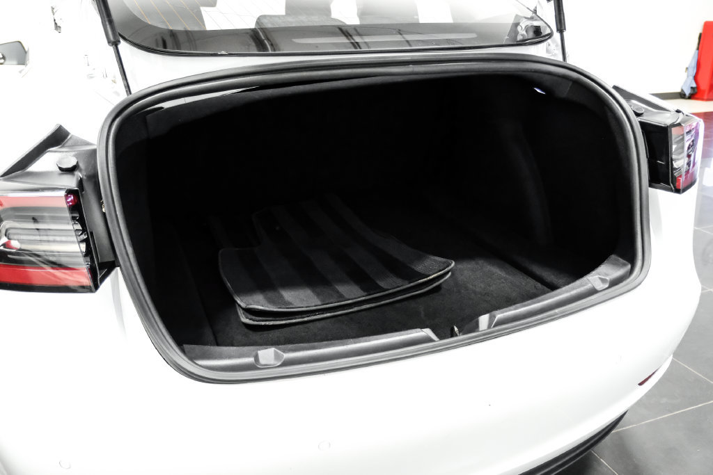 Used 2018 Tesla Model 3 Long Range RWD image 60
