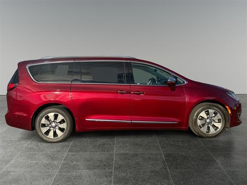 Used 2018 Chrysler Pacifica Limited w/ Advanced Safetytec Group FWD image 7