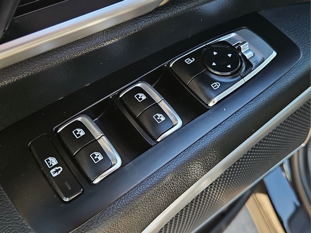 Used 2025 Kia Telluride S AWD/4WD image 19