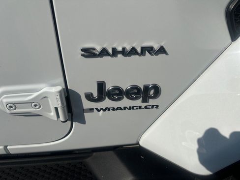 Used 2023 Jeep Wrangler Sahara w/ Cold Weather Group image 9