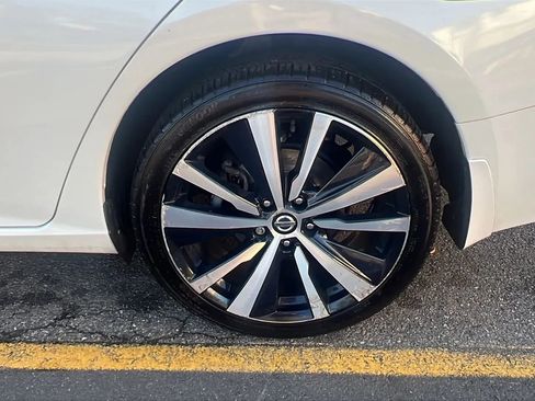 Used 2020 Nissan Altima 2.5 SR w/ Premium Package image 9