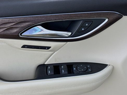 Used 2023 Buick Envision Avenir image 22