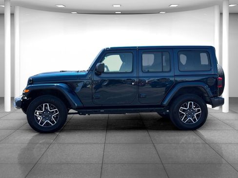 Used 2025 Jeep Wrangler Unlimited Sahara AWD/4WD image 4