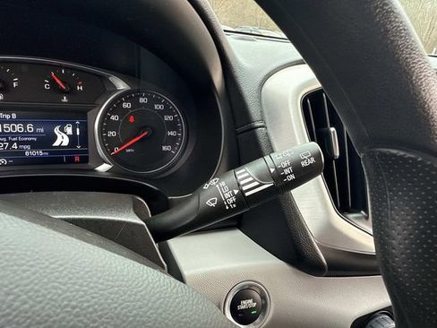 Used 2024 GMC Terrain SLE image 32