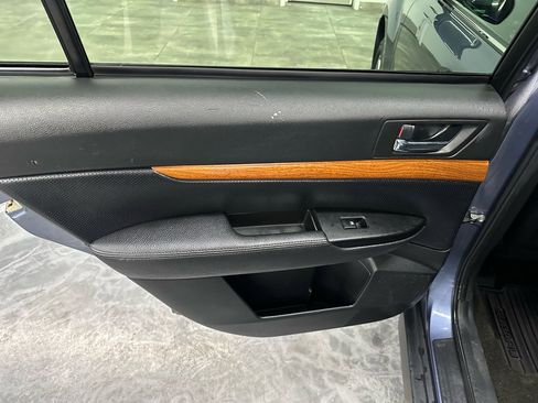 Used 2014 Subaru Outback 2.5i Limited image 10